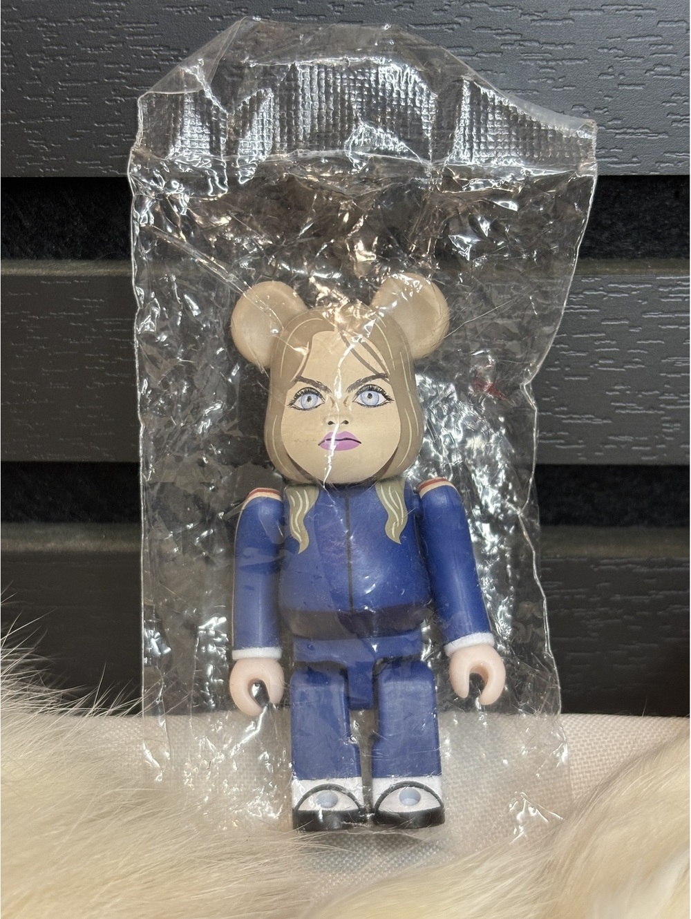 Medicom Toy Bearbrick 100% Figure Blonde Hair Blue Outfit
